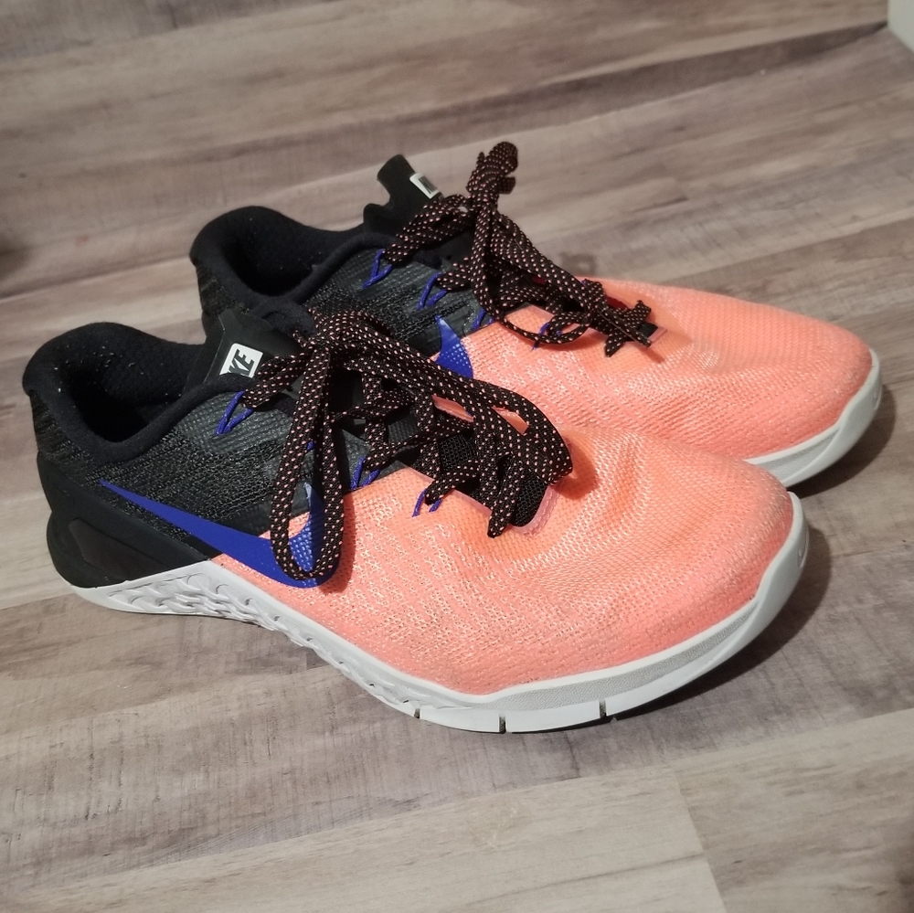Womens nike metcon 3 tennis shoes